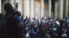 Ilegálni migranti obsadili Panteón v Paríži, žiadali vybavenie dokladov