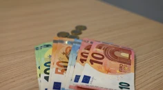 Slovákov čakajú vyššie dávky. Sociálna poisťovňa oznámila, o koľko stúpnu