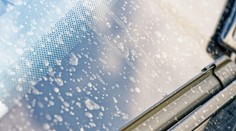 Na Slovensko sa valí pieskové peklo. Obloha stmavne a padať bude špinavý dážď