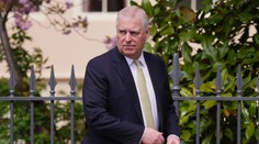 Britská polícia prepustila bývalého princa Andrewa z väzby