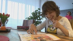 Viktória (13) je telesne aj mentálne postihnutá, v škole jej zrazu odobrali asistenta