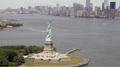 V New Yorku sa do rieky zrútila stíhačka