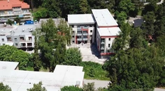V Ružomberku bojujú s úradmi. V susedstve im vyrástla bytovka, ktorú neschválili