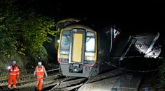 Na juhu Británie do seba narazili dva vlaky, zranilo sa 17 osôb