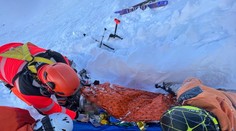 V Tatrách sa strhlo viacero lavín, stiahli so sebou dvoch lyžiarov