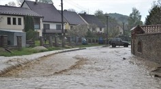 FOTO: V Myjave sa vyliala rieka, mesto už vyhlásilo najvyšší povodňový stupeň