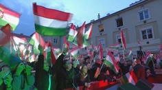 Orbán čelí najväčšej výzve za dlhé roky. Mladí v Maďarsku chcú zmenu