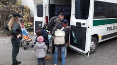 Matka so šiestimi deťmi prespávala v nitrianskom parku na kartónoch