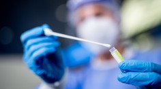 Británia zavádza testovanie na koronavírus dvakrát týždenne zdarma pre všetkých