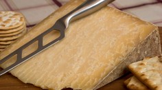 Známy kuchár Jamie Oliver žiada fanúšikov o pomoc. Ukradli mu 22 ton syru vo vysokej hodnote