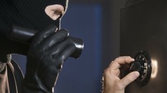 Zamestnancom banky už platy prestali stačiť. Rozhodli sa kradnúť