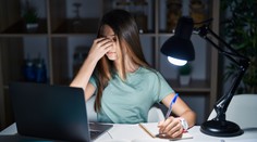 Tínedžerov trápia bolesti chrbta i hlavy. K liekom sa dostanú bez problémov, niektoré môžu škodiť