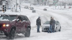 Západné pobrežie USA zavalili prívaly snehu