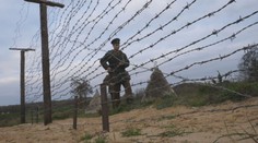 Hranice za socializmu: Ostnatý drôt a vojaci so zbraňami. Vynaliezaví Slováci im prechádzali cez rozum