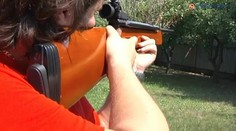 Muž v Plzni strieľal zo vzduchovky po senioroch, ktorí kosili trávu