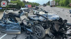 Z jeho auta zostal vrak. Vodič po zrážke s kamiónom vyviazol bez jediného škrabanca