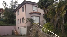 Dom hrôzy v Španielsku: Deti spali v klietkach, mali rúška aj plienky a od pandémie nevychádzali von