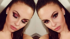 Hrmová sa nezaprie. Vytlačené prsia cez pol fotografie