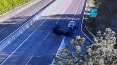 VIDEO: Mrazivé zábery z D1. Vodička narazila do iného vozidla, jej auto sa stalo neovládateľným