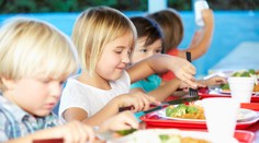 Obedy zadarmo vítajú aj školskí odborári, hovoria však o rizikách
