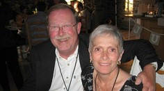 Smútiaci vdovec urobil milé gesto pre mladý pár