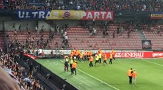 VIDEO: Fanúšikovia pražskej Sparty vtrhli na ihrisko, emócie musel krotiť kapitán
