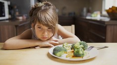 Keď dieťa odmieta jesť: Odborníčka radí, čo by mohlo pomôcť