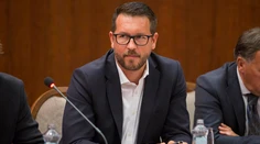 Obvinenému expodpredsedovi ÚVO A. Holákovi prokurátor zrušil obvinenie