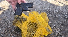 Vytiahli aj pištoľ. Pod hladinu Štrbského plesa sa ponorilo 40 potápačov