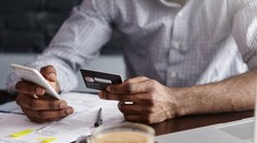 Niektoré bankové služby cez víkend nebudú dostupné. Dôvodom je prechod na nový platobný systém