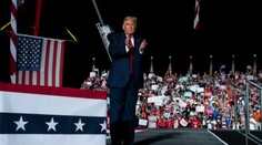 Trump absolvoval prvý míting od pozitívneho testu na COVID-19: "Cítim sa taký silný"