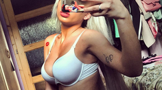 Bývalá farmárka nemá problém. Čím menej oblečenia, tým lepšie