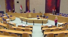 V holandskom parlamente skočil z balkóna muž, vydesil poslancov