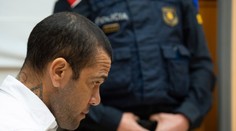 Bývalá hviezda Barcelony je vinná zo sexuálneho napadnutia. Daniho Alvesa odsúdili na štyri a pol roka väzenia