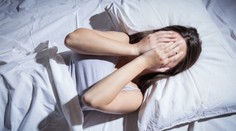 Neviete v noci zaspať a počítanie ovečiek nepomáha? Vyskúšajte tento jedinečný trik, ktorý odporúča lekár