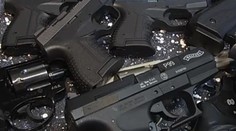 Odborník na zbrane: Novela obmedzuje brániť sa a otvára dvere teroristom