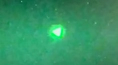 Pentagón potvrdil pravosť videa so záhadným blikajúcim objektom nad vojnovou loďou