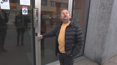 Syn Š. Harabina je veľkým odporcom rúšok. Na pojednávaniach ich nenosil, vedenie súdu zakročilo