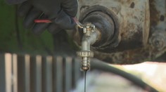 Ropa od ruského Lukoilu k nám stále netečie. Zisťovali sme, či to ovplyvní ceny