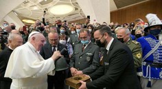 Pápež dostal vo Vatikáne symbolický dar z vďaky za návštevu Slovenska