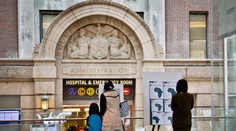 Newyorský lekár sa uzdravil z eboly, dnes ho majú prepustiť