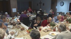 Na Vianoce sa tam spája smútok s radosťou. Strávili sme Štedrý večer so seniormi v zariadení vo Svidníku