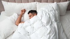Prečo nevieme zaspať bez toho, aby sme sa prikryli? Existuje na to niekoľko dôvodov