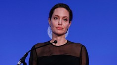 Karty sa zamiešali. Angelina chce Brada späť