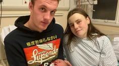 Tínedžerka (18) sama porodila na toalete v nemocnici. Netušila, že čaká dieťa