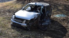 Ťahač s návesom z cesty zmietol neďaleko Košíc osobné auto. Vodič zraneniam podľahol