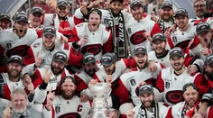 Stanley Cup druhýkrát v histórii putuje do Caroliny. Hrdinom duelu sa stal brankár Bussi