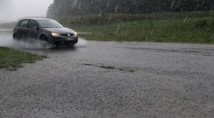 V Brezne zatopilo futbalový štadión