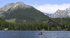 Brutálna vražda na Štrbskom Plese. Obeti strčil hlavu do jazera a držal ju pod vodou, kým sa neutopila