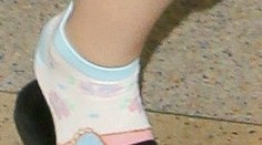 Trapas hviezdičky: Ktorá herečka si obula detské ponožky do šľapiek?